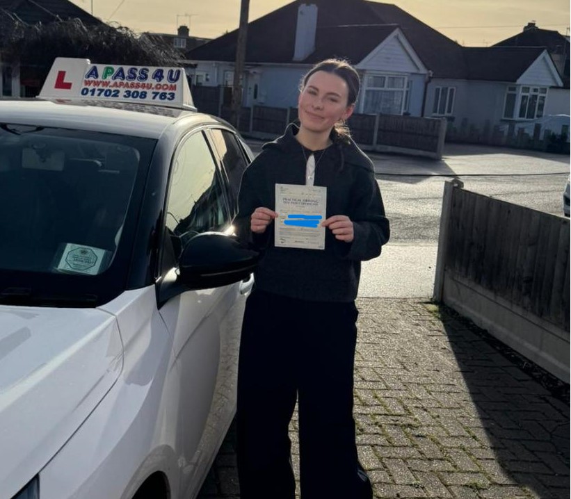 Abigail gets a 1st time pass in Southend on Sea Essex after driving lessons with A Pass 4 U driving instructor Danielle Rosher