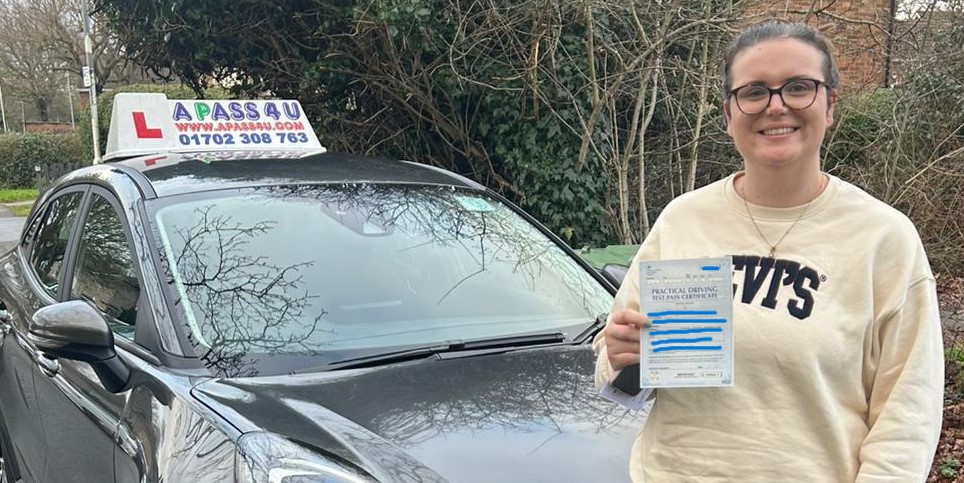 Driving Test pass for Kelly P in Basildon after a short 15 hour intensive driving course in Basildon, Essex