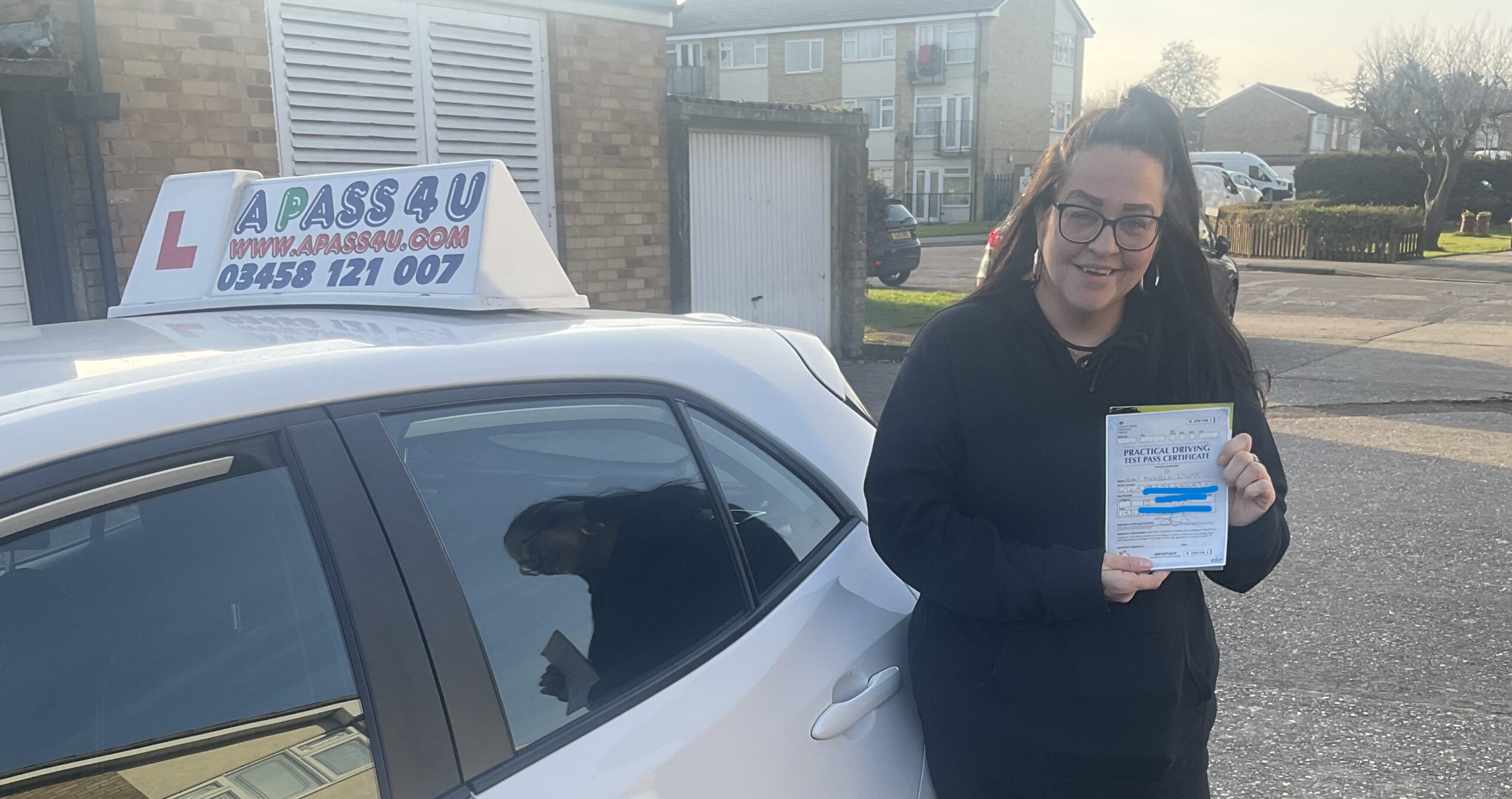 An automatic driving pass for Niki L in Southend after a short driving course with Neil W